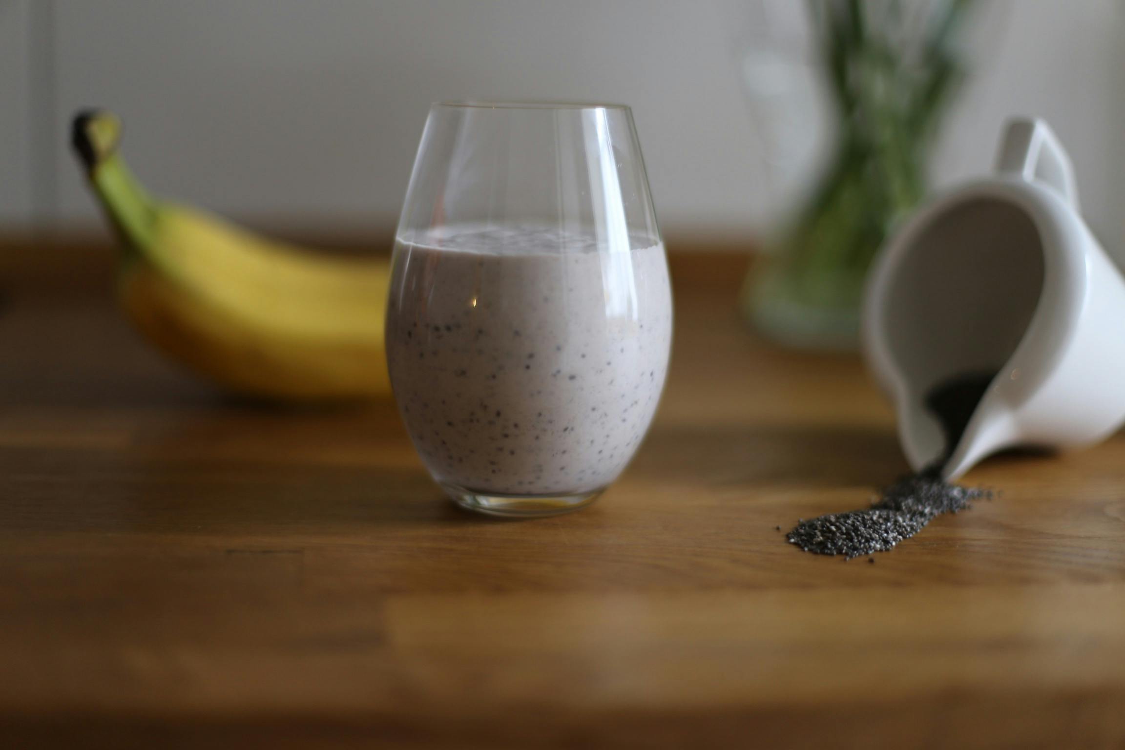 Soaked vs. Raw: Which Is the Right Way to Use Chia Seeds in Smoothies?